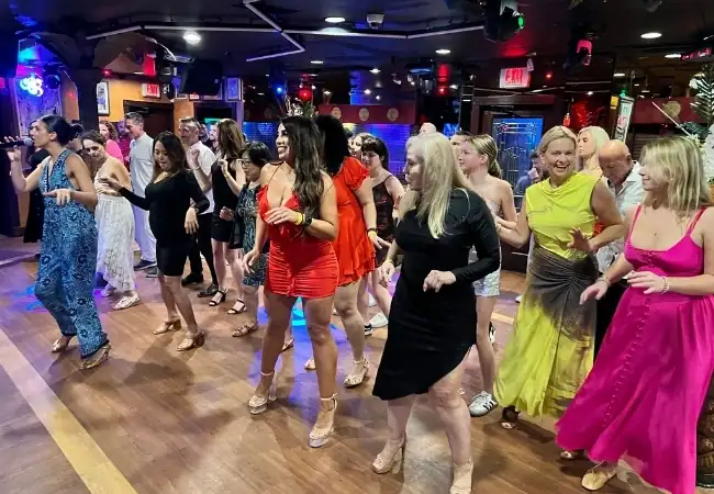 Cocktails Appetizers Music Dancing In South Beach