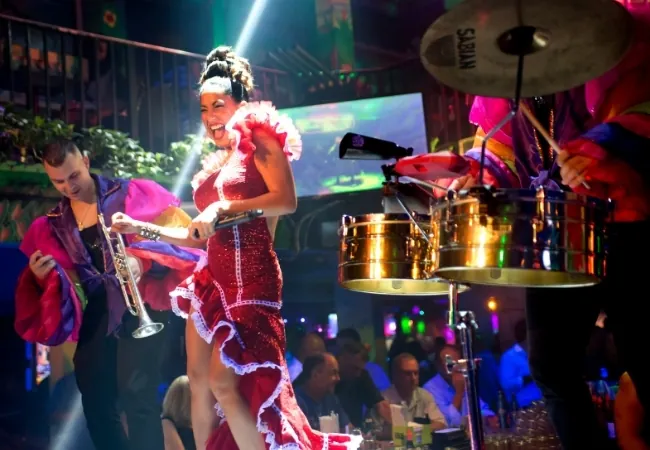 Cocktails Appetizers Music Dancing In South Beach